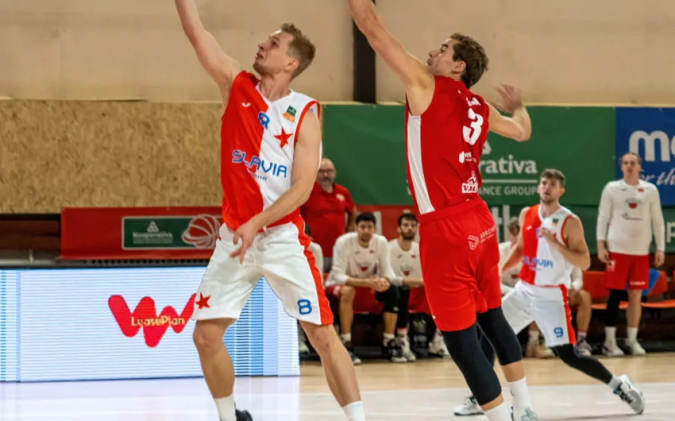Nováček ligy doma překvapil. Slavia porazila mistrovský Nymburk