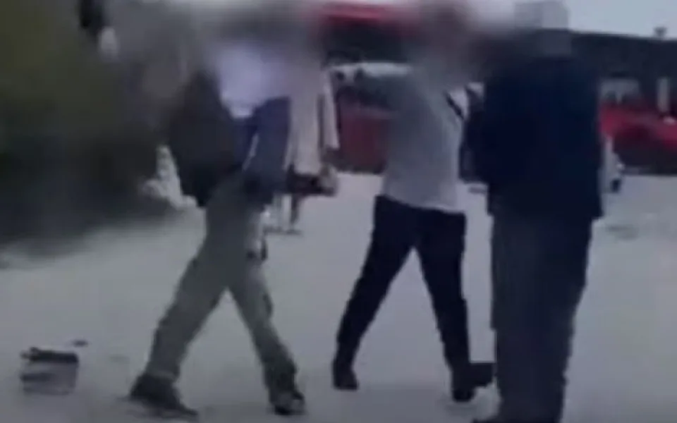 VIDEO: Mladíci brutálně napadli řidiče autobusu. Ten skončil v nemocnici