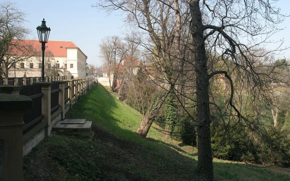 Jelení příkop u Prašného mostu.