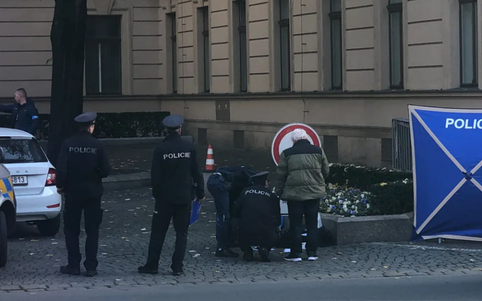 Muž se zastřelil před Úřadem vlády
