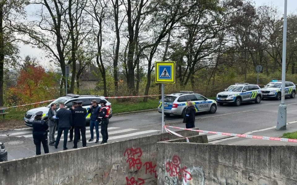 Pražští kriminalisté obvinili z postřelení školáka sedmašedesátiletého muže