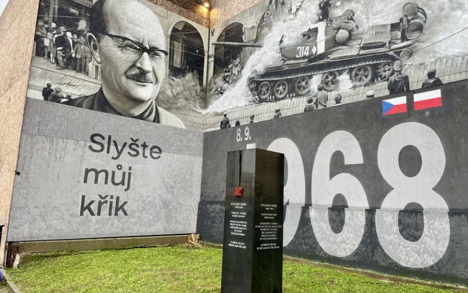 Nový mural na Žižkově.