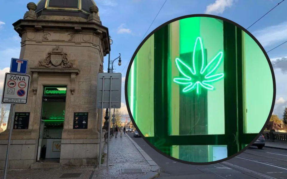 Neony hyzdí památku v centru Prahy. Reklamu odstraníme, říká majitel