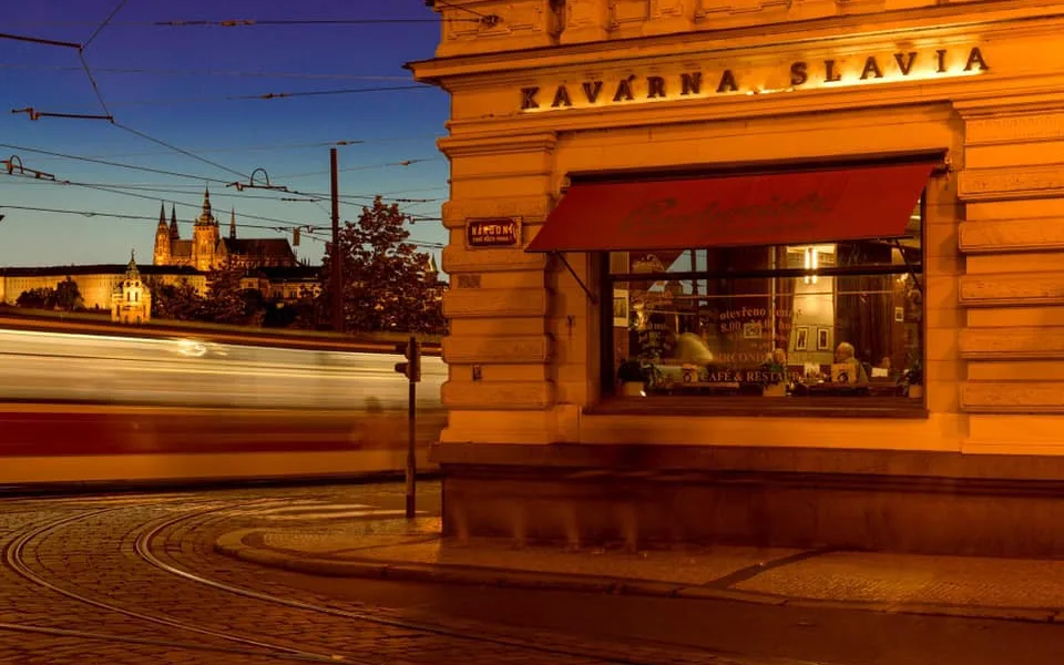 Kavárna Slavia.