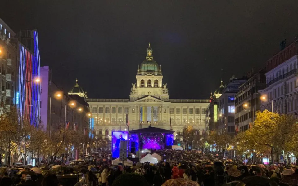 Na Václavském náměstí se sešly tisíce lidí