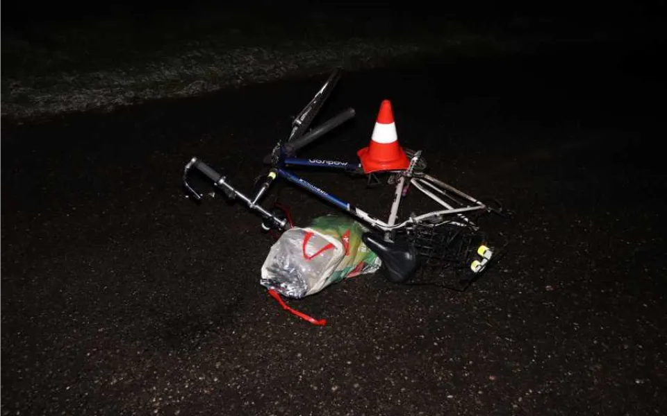 Opilý řidič srazil cyklistku a ujel. Hrozí mu pět let ve vězení