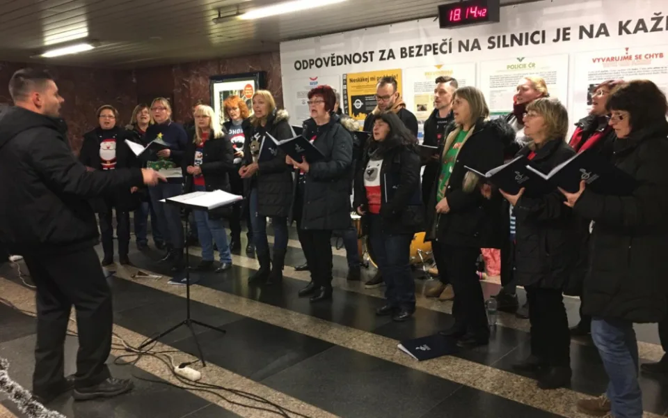 Zazpívá i sbor dopravního podniku.