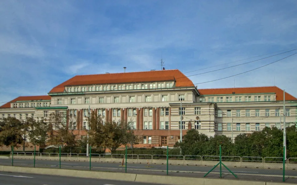 V budově soudu v Praze je nahlášená bomba