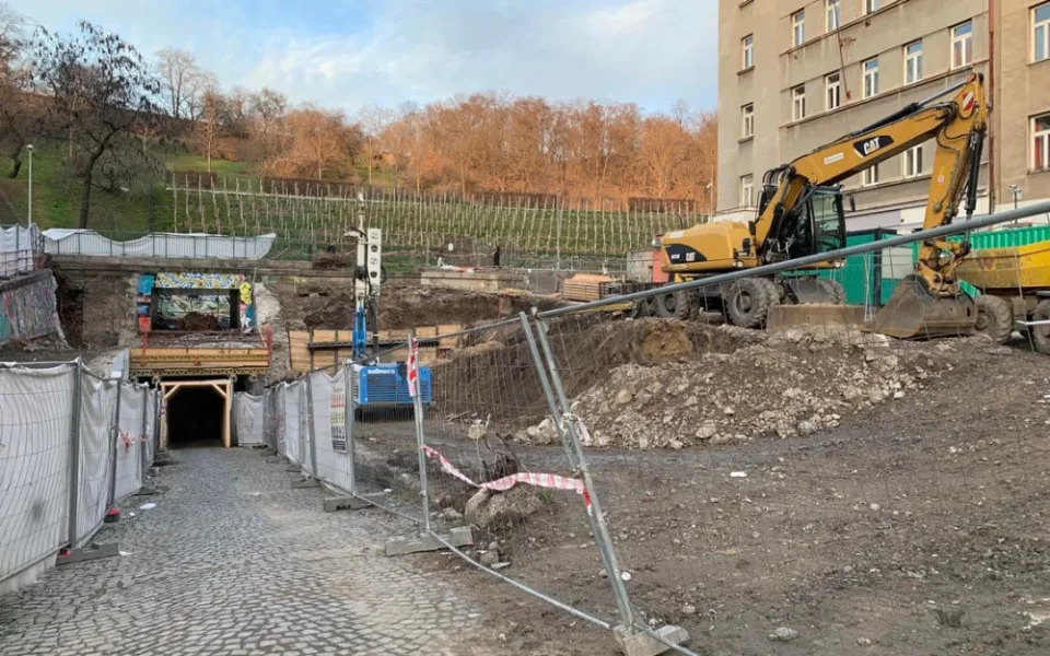 Žižkovský tunel na dva týdny zavřou. Lidé mají využít hromadnou dopravu