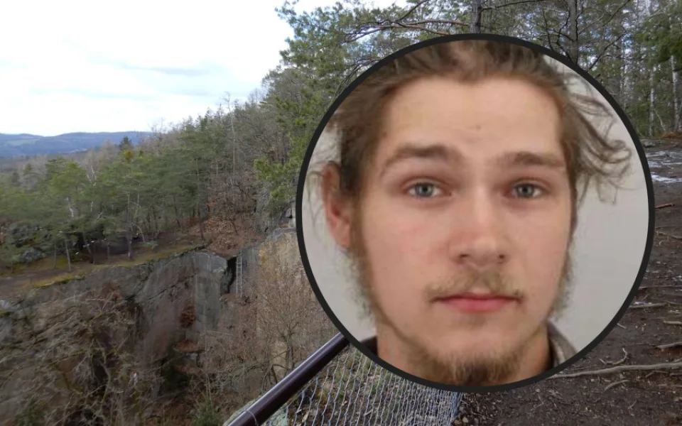 Mladík odešel na Nový rok do lesa jen v tričku. Pátrají po něm kamarádi, psovodi i vrtulník