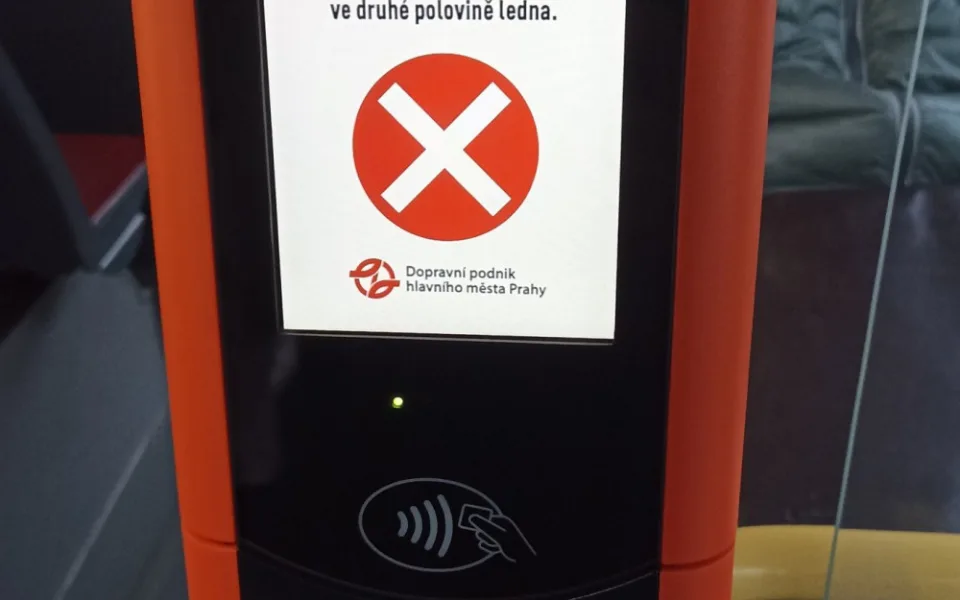 Jízdné se bude v autobusech platit kartou. Není ale jasné kdy