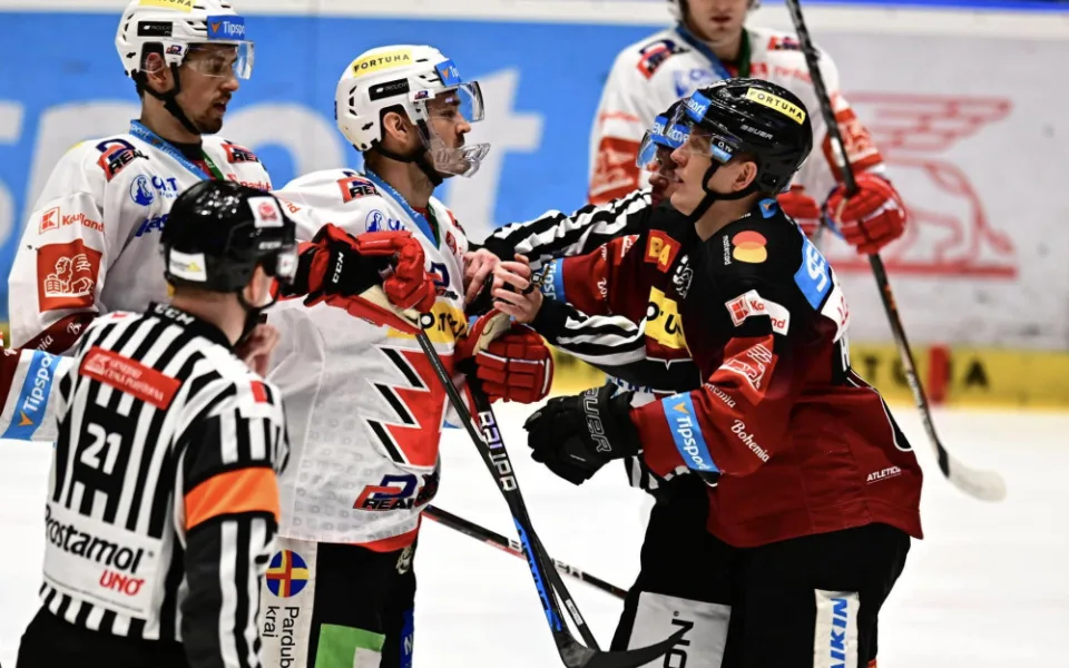 Sparta sesadila Pardubice z čela tabulky.