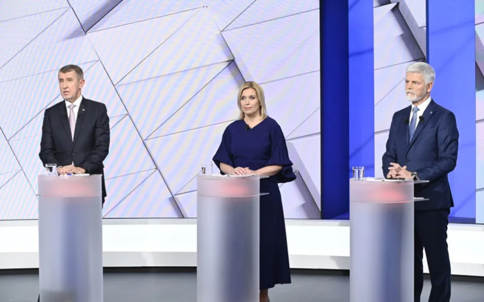 KOMENTÁŘ: Debata? Bizarní výměna dárků a návrat starého Babiše