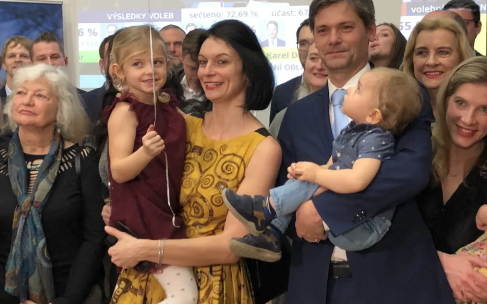 Monika Hilšerová s manželem a dětmi.