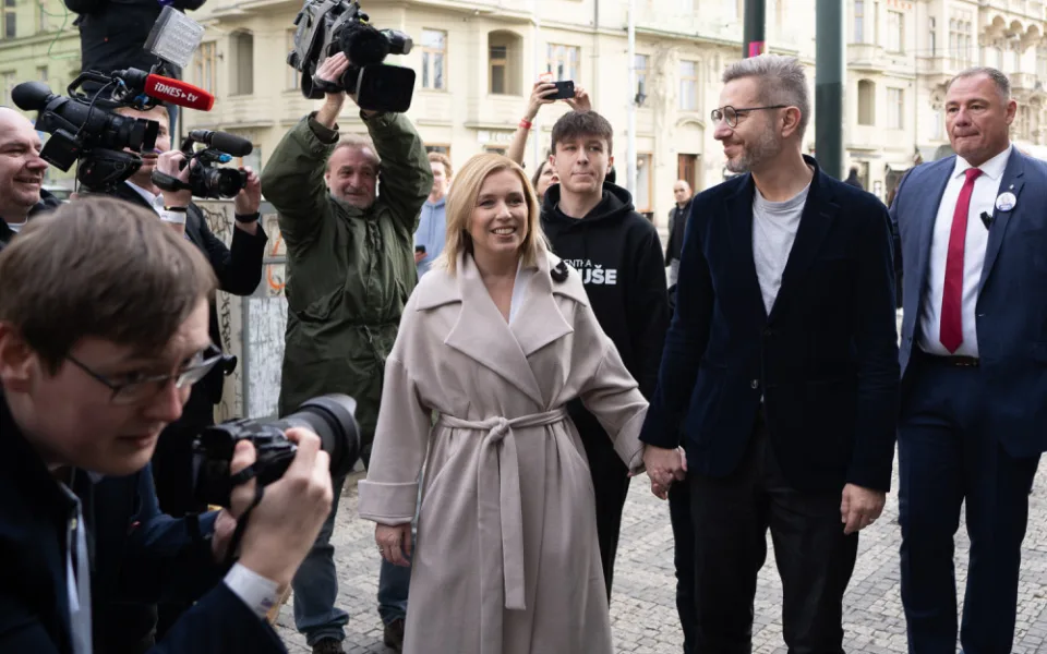 Příjezd Danuše Nerudové s rodinou do volebního štábu