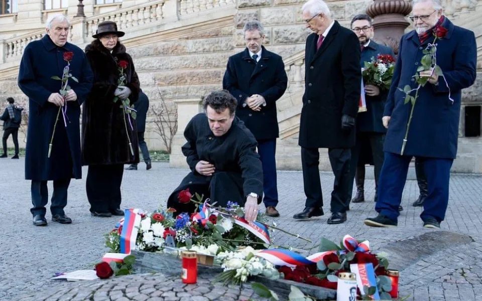 Lidé si připomínají památku Jana Palacha, který se upálil na Václavském náměstí
