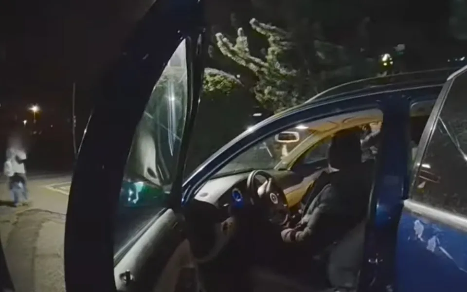 VIDEO: Strážníci zastavili opilého řidiče. Nestihl se vyměnit se spolujezdcem