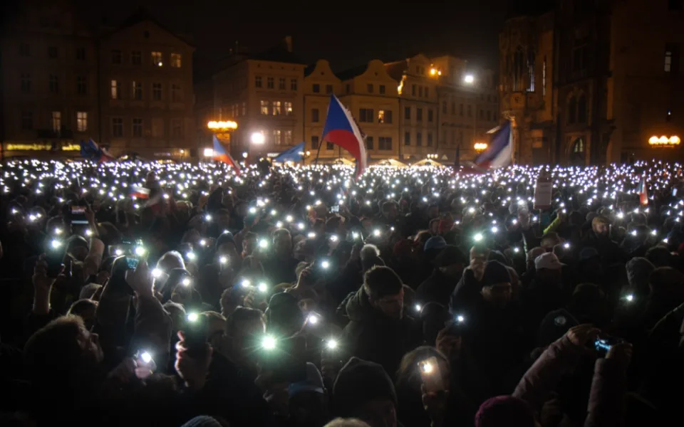 VIDEO: Staromák zaplnily tisíce lidí. Přišly podpořit Pavla