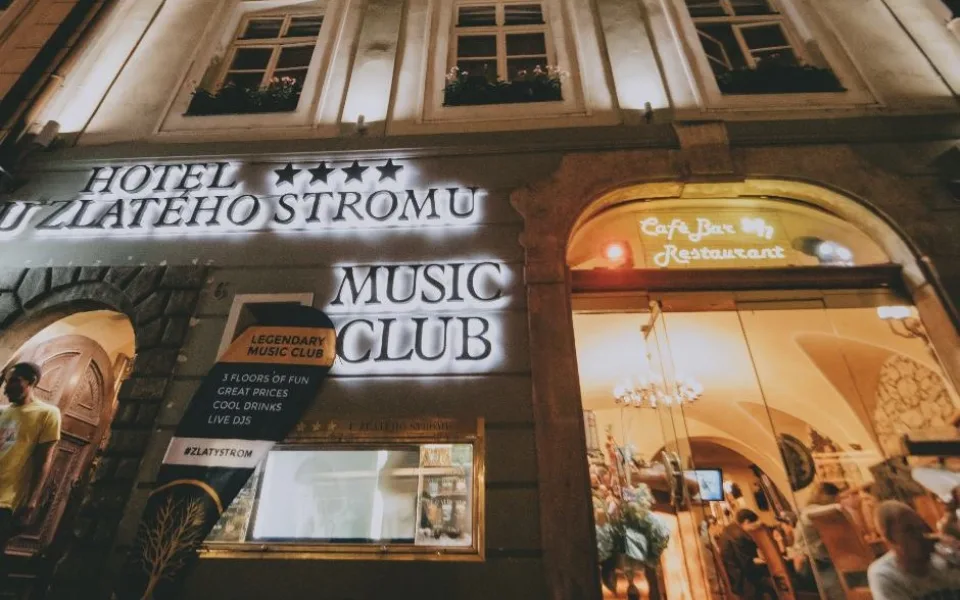 Městský soud v Praze snížil hoteliérovi Bauerovi trest za podplácení zastupitelů