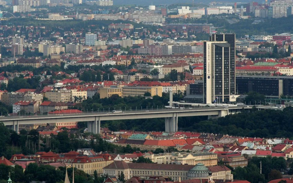 Stavba století i most sebevrahů. Nuselák dnes slaví padesátiny