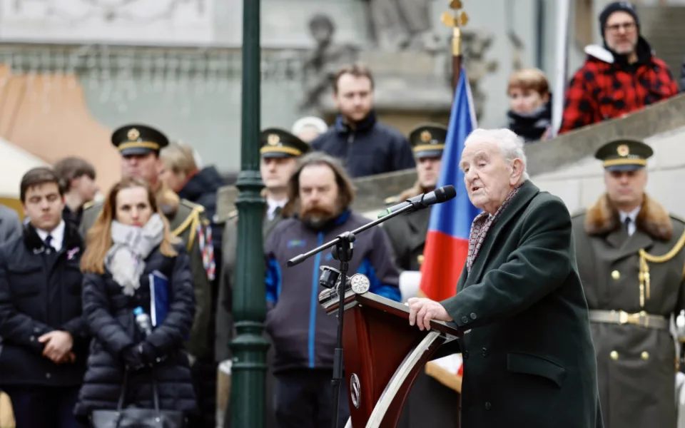 Lidé se sešli v Nerudově ulici. Připomněli si pochod studentů na Hrad