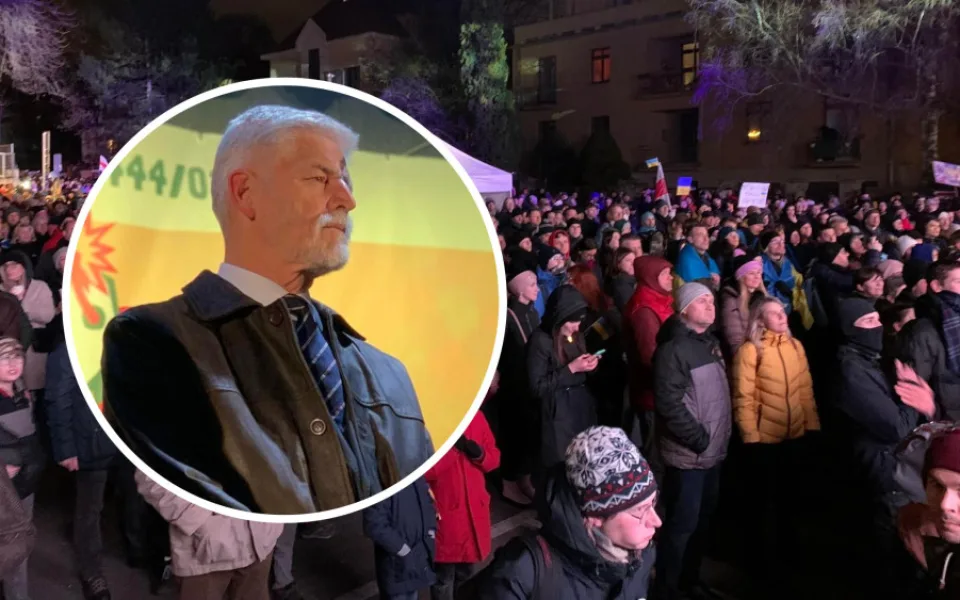 VIDEO: Tisíce lidí šly pochodem z Letné k ukrajinské ambasádě. Promluvil k nim Pavel