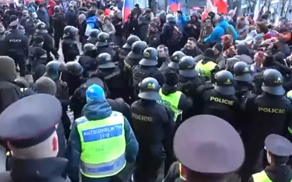 VIDEO: Policie zveřejnila záběry z konfliktu u Národního muzea