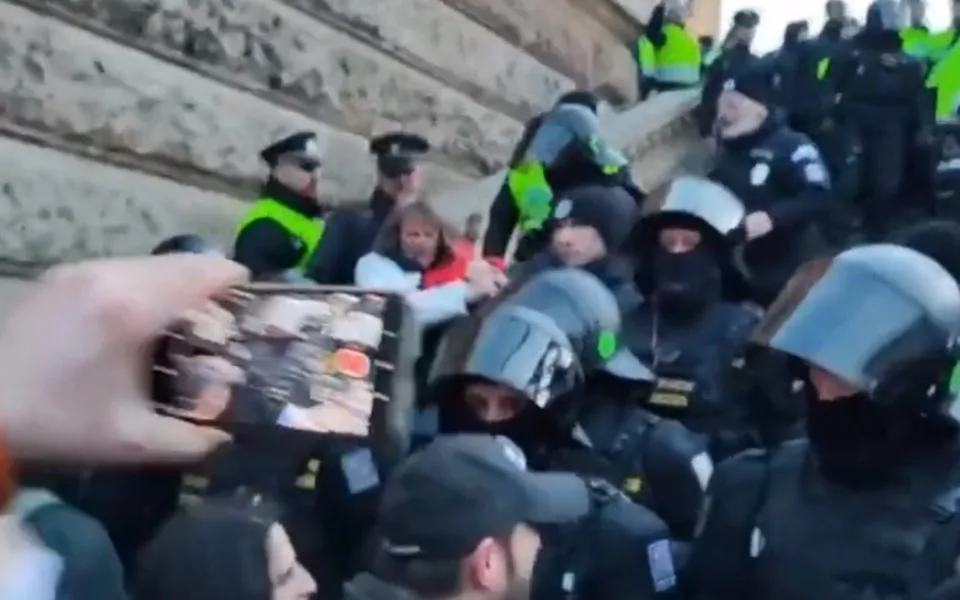 Rektor VŠE vyzval Ševčíka k rezignaci. Ten to podle svých slov zváží