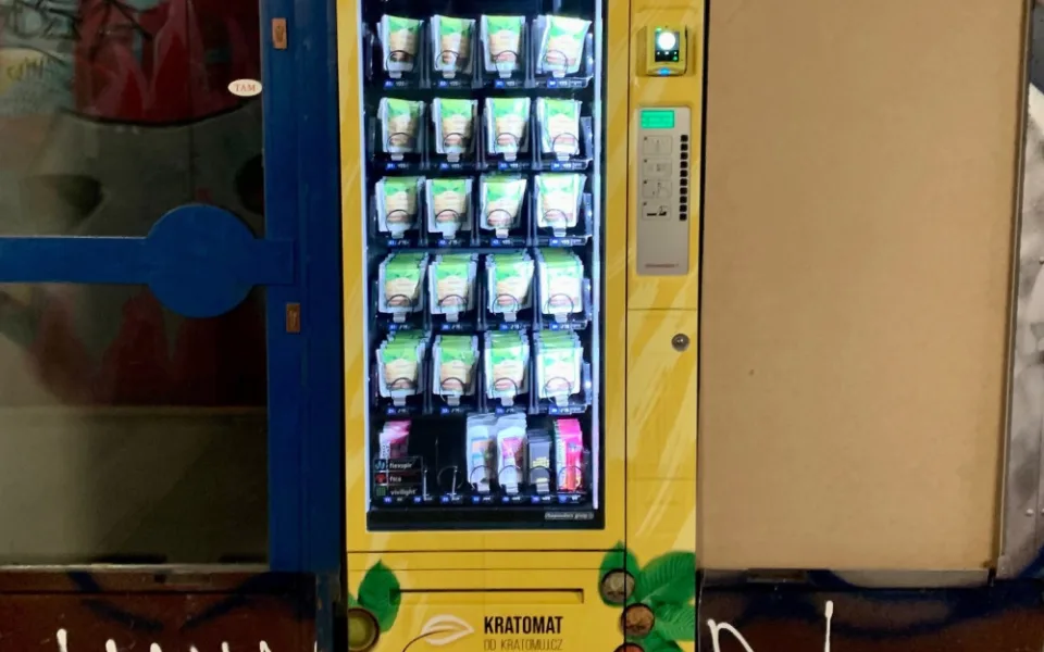 Automat na kratom u metra.