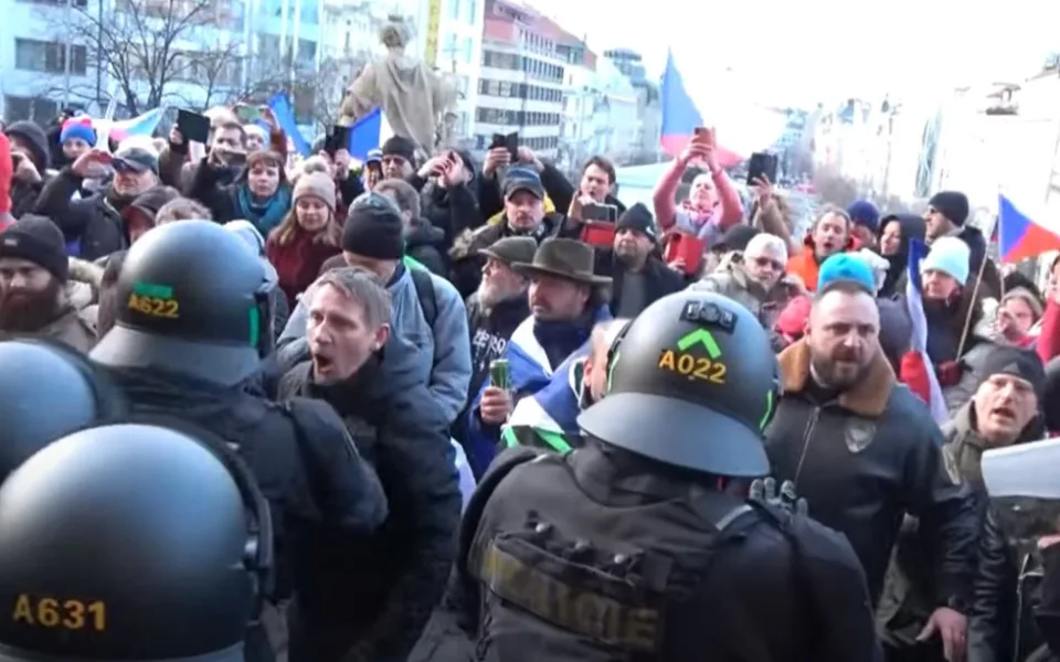 Pořadatelé protivládní demonstrace žádají kontrolu policejního zásahu u muzea
