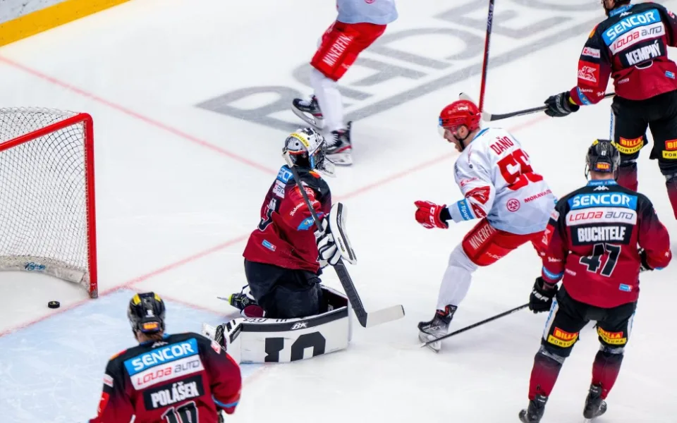 Sparta druhý zápas v Třinci prohrála a série se za vyrovnaného stavu vrací do Prahy