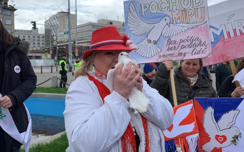 VIDEO: „Chcimíři“ táhnou Prahou. Chceme nenávist prostě nějak zlikvidovat, vyzývají
