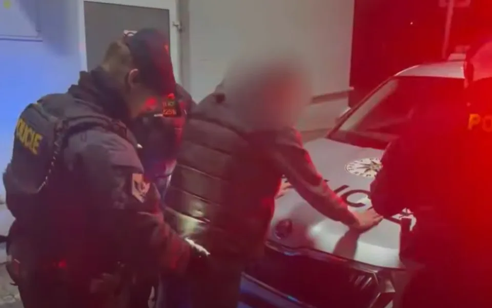 VIDEO: Cizinec rozvážel netradiční koledu. Vejce měl plná pervitinu a kokainu
