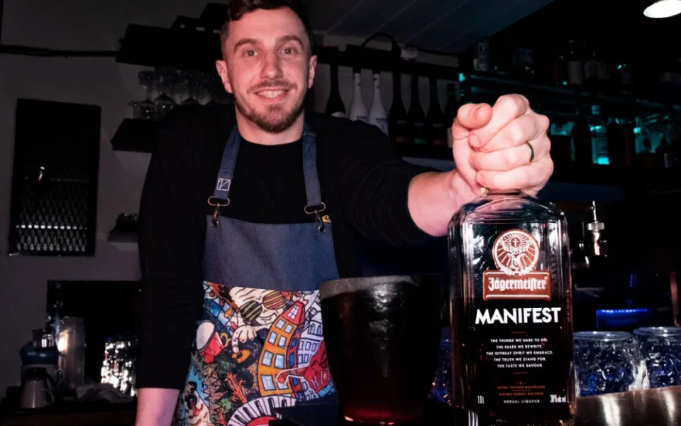 Menu postavíme na tématech divadelní hry, říká barman Peter Plieštik