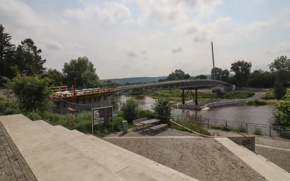 Radotínská lávka měla být původně dokončena koncem listopadu minulého roku.