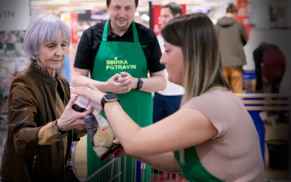 V celorepublikové Sbírce potravin se vybralo méně než před půl rokem