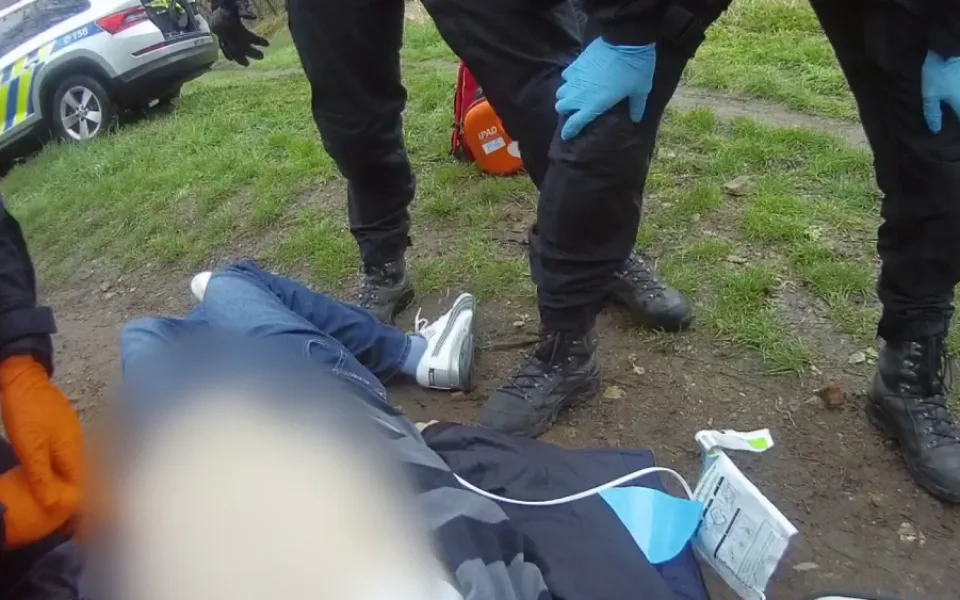 Muž zkolaboval před devátou ráno.