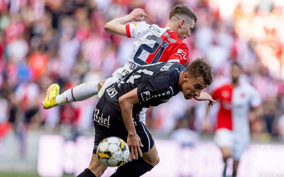 Slavia doma jen remizovala.