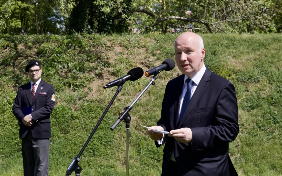 Fischer a Richterová uctili památku obětí heydrichiády na Kobyliské střelnici