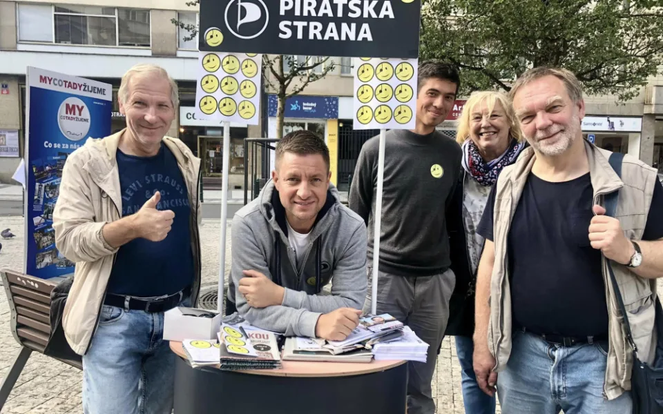 Většina členů Pirátů v Praze 1 nesouhlasí se zrušením buňky. Hlasovat budou o víkendu