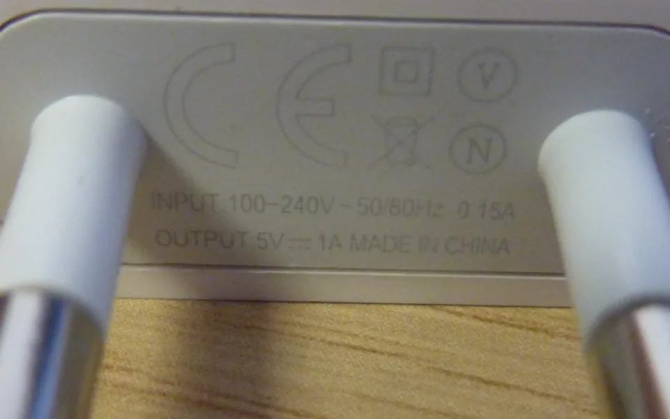 V Česku jsou nebezpečné nabíječky pro iPhone. Obchodní inspekce před nimi varuje