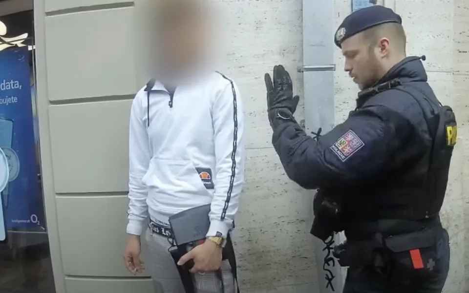 Mikina a hodinky zloději nepatřily.