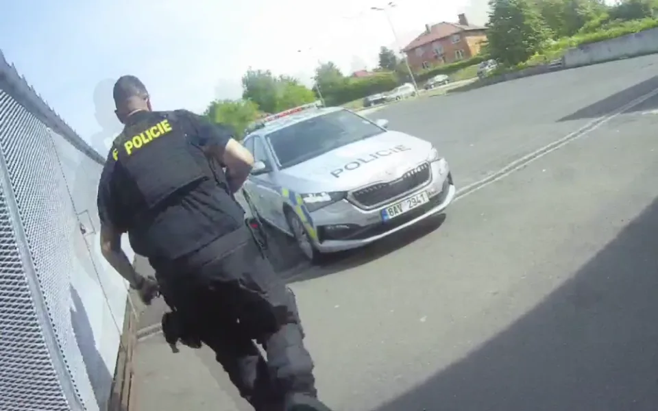 Policie útočníka dopadla po několika kilometrech.