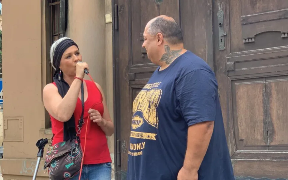 Romy přišli podpořit proruští aktivisté. Romové jsou v práci, vysvětloval řečník