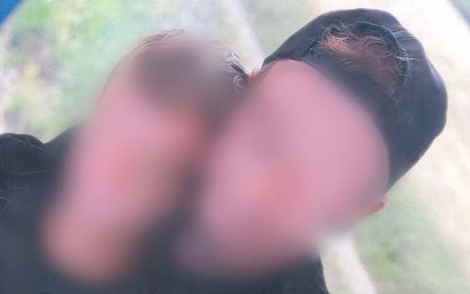 Mladík vyhledával přes TikTok chlapce. Policie ho obvinila z únosu a znásilnění