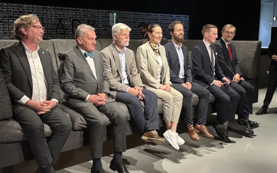 Prezident pokračuje v návštěvě Prahy, podívá se do tunelu metra D nebo nízkoprahového klubu
