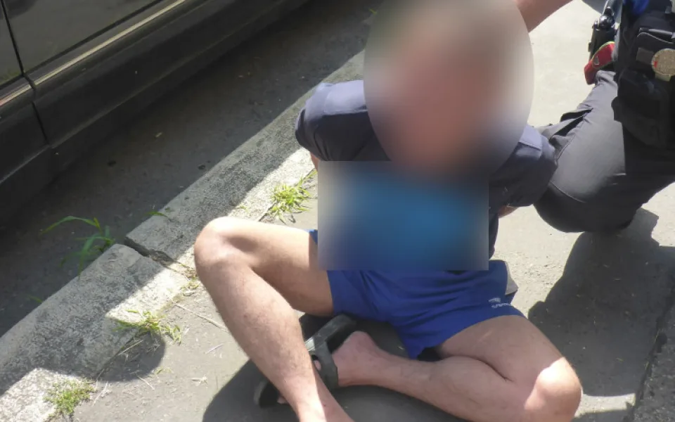 Namol opilý muž střílel na ulici z pistole. Nadýchal skoro čtyři promile