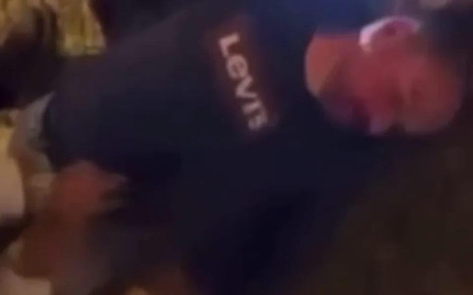 Muž ležel na Strossmayerově náměstí