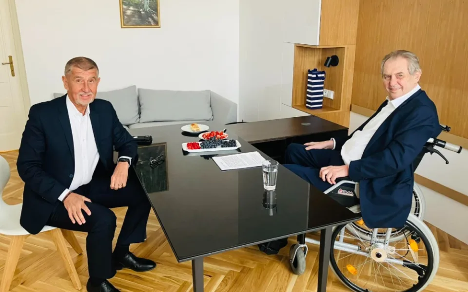 Zemanovi hrozí vystěhování z kanceláře. Není zkolaudovaná