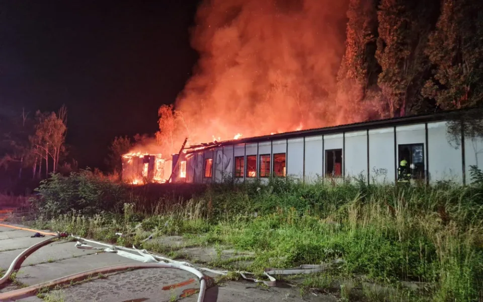 Hasiči v Praze zasahovali u nočního požáru